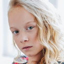 Riana Emma Balla als Young Irén