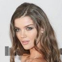 Natasha Barnard als Self