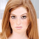 Faye Reagan als Naomi