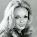 Lynda Day George als Mary Riggs