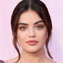 Lucy Hale als Rose Baker