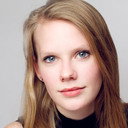 Abby Leigh Huffstetler als Tina Weymouth