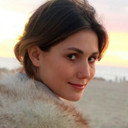 Léa Moret als Herself