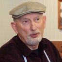 David Cade als Pastor