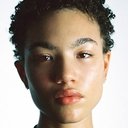 Louiza Aura als Mimi Madamour
