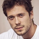 Tom Wozniczka als Henri Cassell