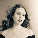 Anna Elizabeth McGrath als Mourner (uncredited)