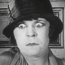 Vera White als Kay's friend