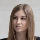 Alona Ilinska als Ukrainian Refugee
