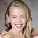 Farrah Wildenburg als Gertrude