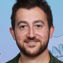 Vincent Martella als Greg Wuliger