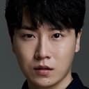 Lee Moon-bin als Guardhouse Conscripted Policeman