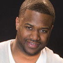 Derrick Wright als Drums
