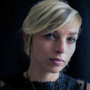 Sandy Lakdar als Mysterious Woman