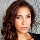 Christel Khalil als Young Claire Mullins