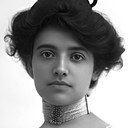 Bijou Fernandez als Valerie