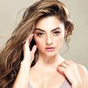 Yuri Vargas als Paula