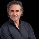 Jeroen Nieuwenhuize als Self (voice)