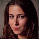 Alice Medeiros als The Subtitler
