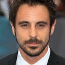 Emun Elliott als Swire