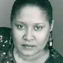 Karen Moore als Nora