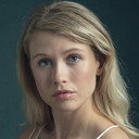 Rose Reynolds als Tracy Benson