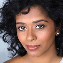 Pallavi Sastry als Dr. Sterling