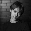 Elsi Sloan als Elina