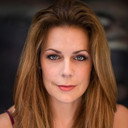 Elle Matarazzo als Agent