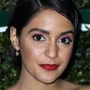 Coral Peña als Cora Hernandez