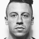 Macklemore als Self