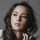 Sophie Albert als young Fidela