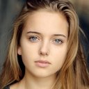 Hannah Rae als Young Shelley / Emma