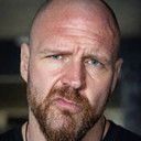 Jonathan Good als John Shaw