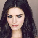 Nina Fehren als Laura