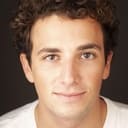 Henrique Gil als Xavier