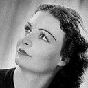 Prudence Hyman als The Gorgon