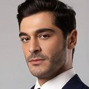 Burak Deniz als Semih