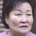 Lee Young-sil als Mr. Choi's Wife
