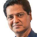 Gagan Dev Riar als Khalifa