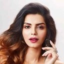 Sonali Raut als Zara Peter Fernandes