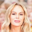 Amanda Holden als Shoe Shop Girl