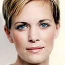 Angie Hill als Dr. Sally Newton