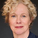 Penny Eizenga als Receptionist