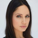 Catherine Antaki als Caroline Valois