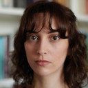 Dana Mae Klaßen als Dame in Weiß