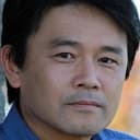 Takeshi Kurokawa als Flight Attendant