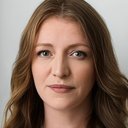 Jenna MacMillan als Bridgette