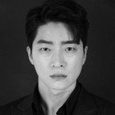 우충현 als Party dancer