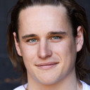 Harry Borland als Ethan
